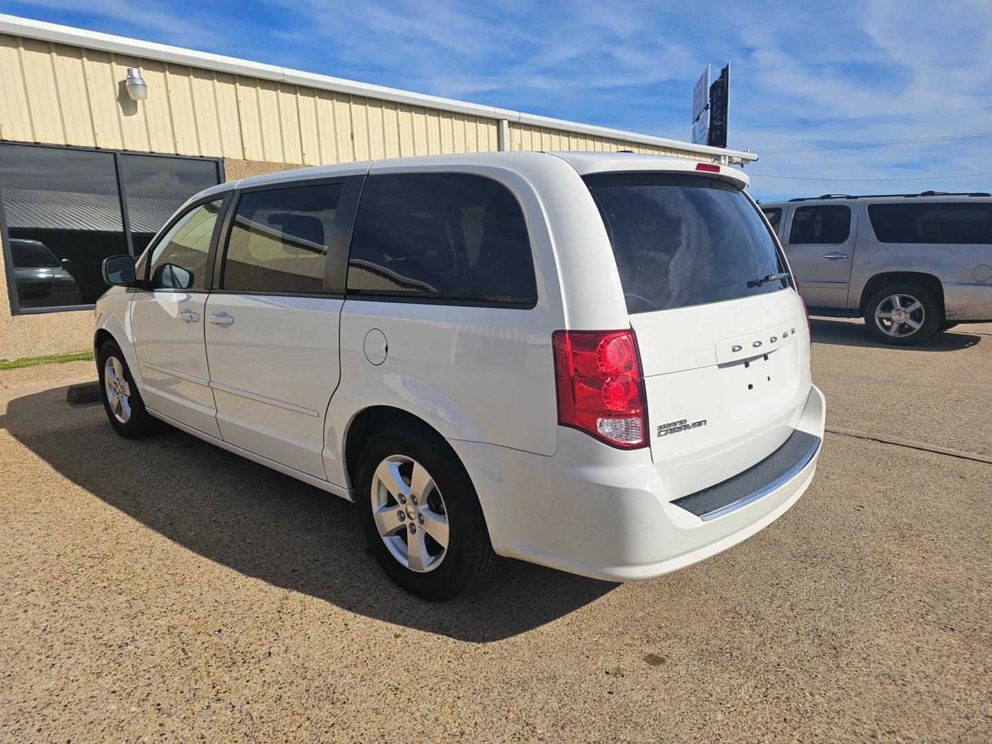 2013 WHITE Dodge Grand Caravan SE (2C4RDGBG0DR) with an 3.6L V6 DOHC 24V engine, 6-Speed Automatic transmission, located at 533 S Seven Points BLVD, Seven Points, TX, 75143, (430) 255-4030, 32.313999, -96.209351 - Photo#3